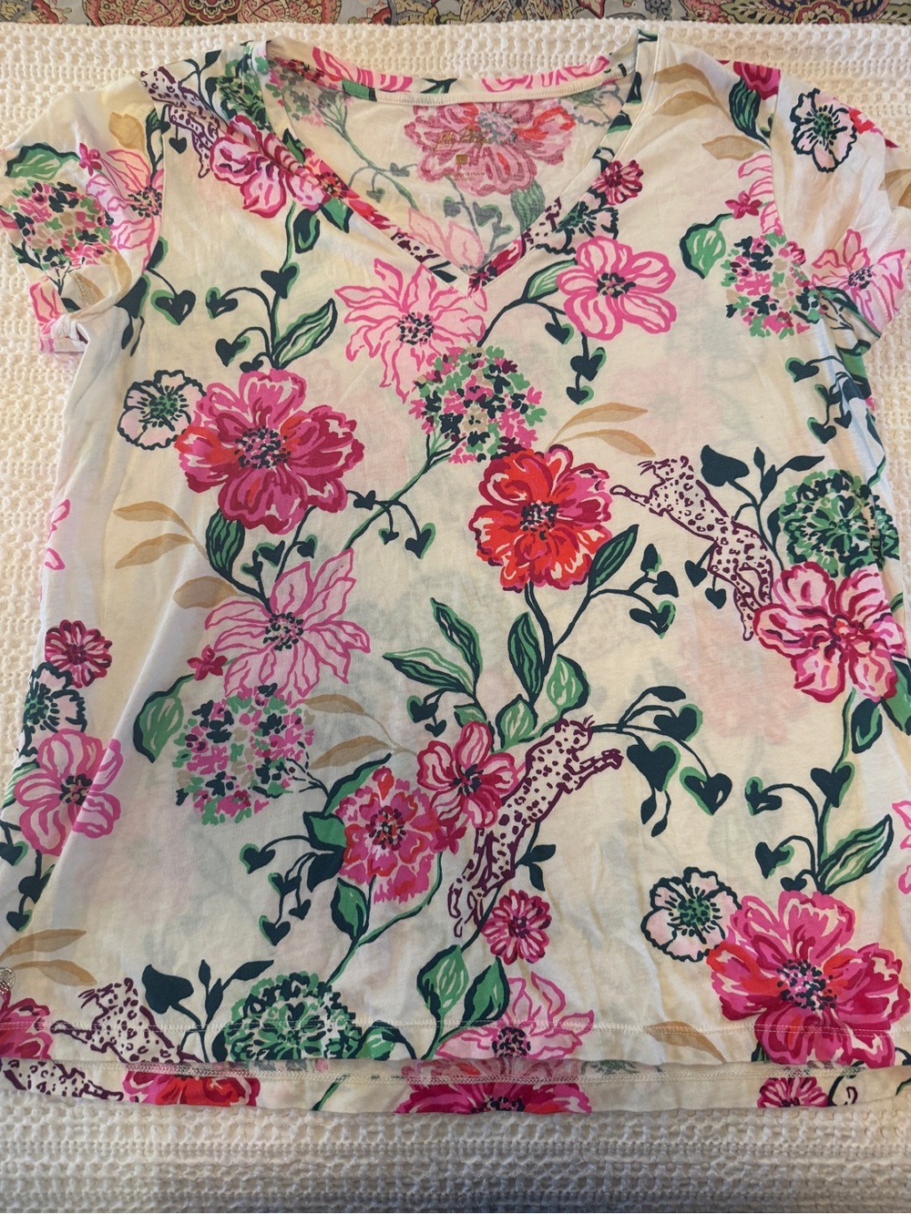 Lilly Pulitzer Floral V-Neck Tee Top Hidden Leopard Print Size L